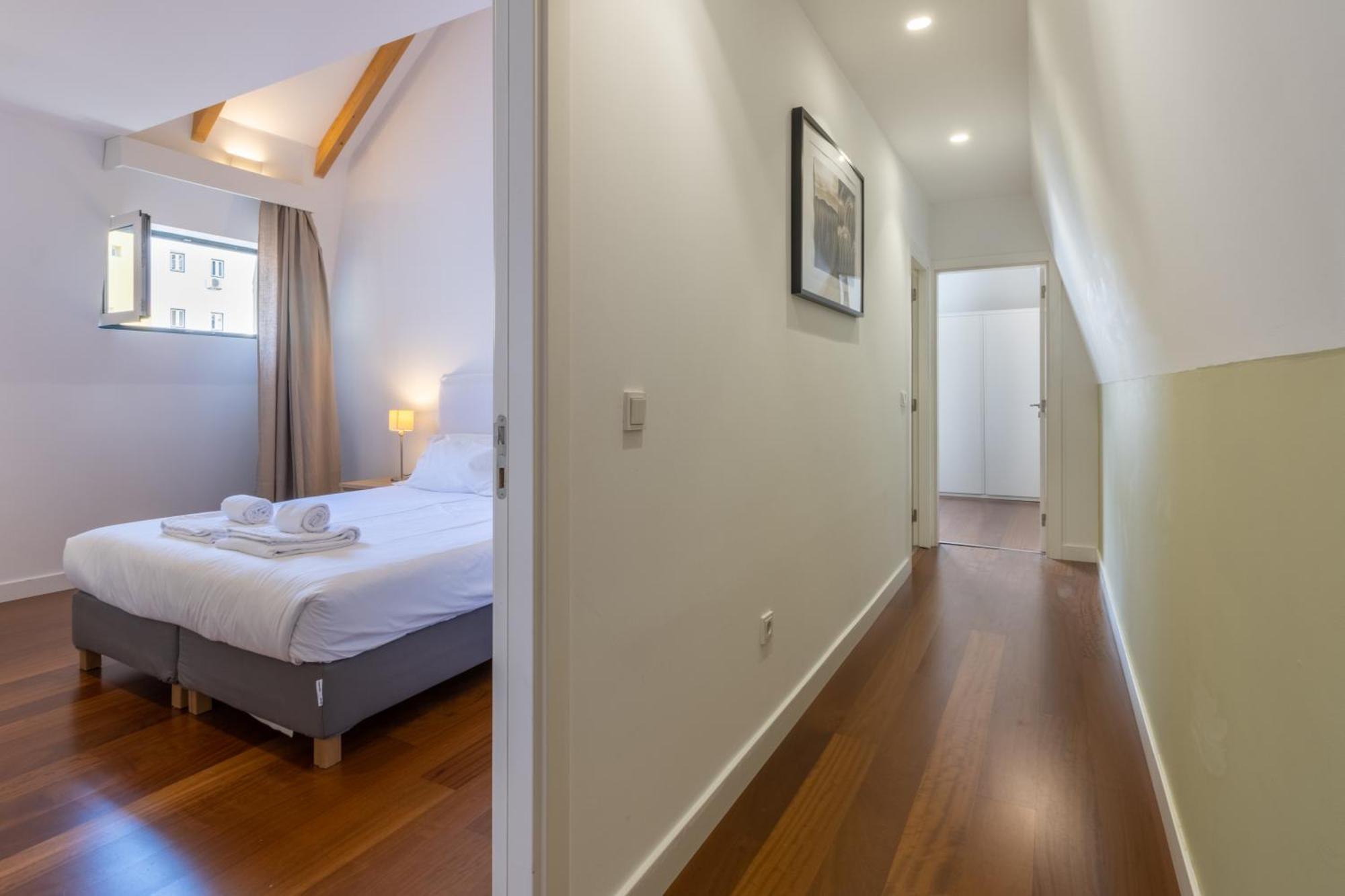 King Bed Suite, Loft With 3wc, Ac & Self-check-in. Apartment Lisbon