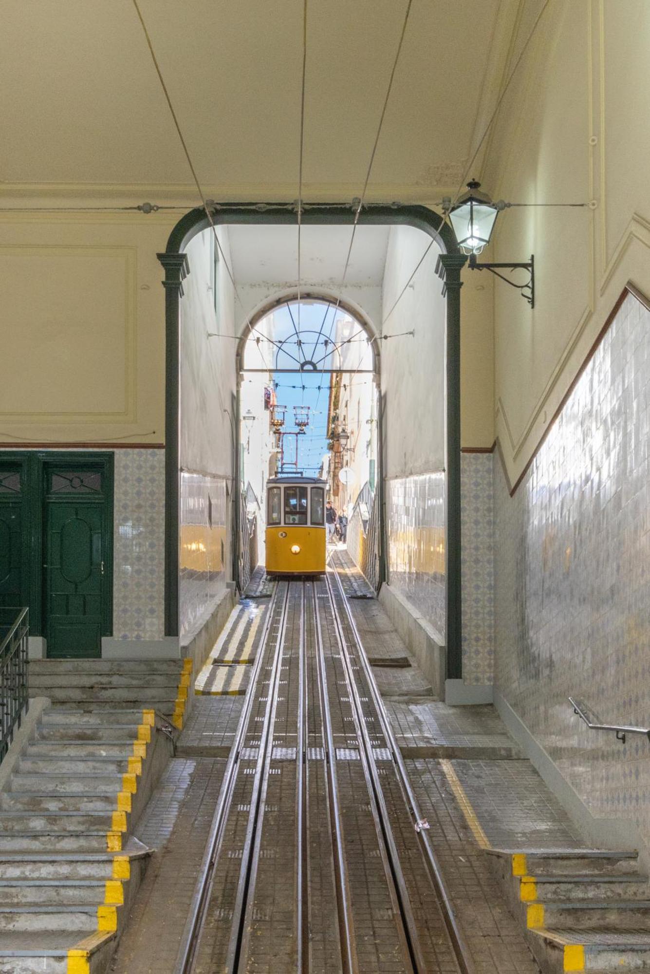 King Bed Suite, Loft With 3wc, Ac & Self-check-in. Apartment Lisbon